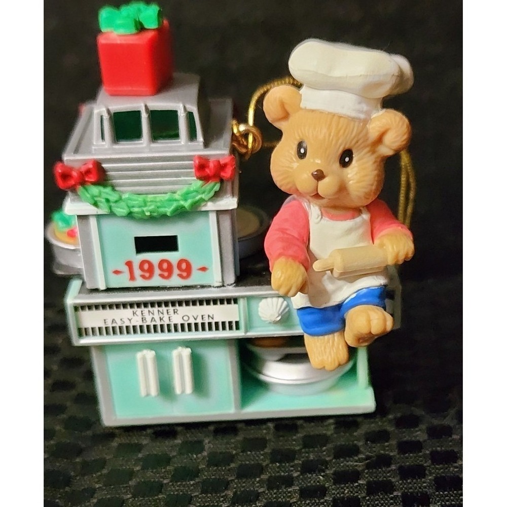 HASBRO 1999 Christmas Collection Treasures Easy-Bake Oven Ornament D14